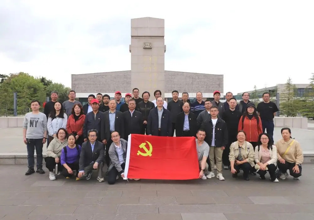 La sucursal del Partido Changshu Polyester Co., Ltd. organiza una visita al Salón Conmemorativo del Nuevo Cuarto Ejército de Yancheng